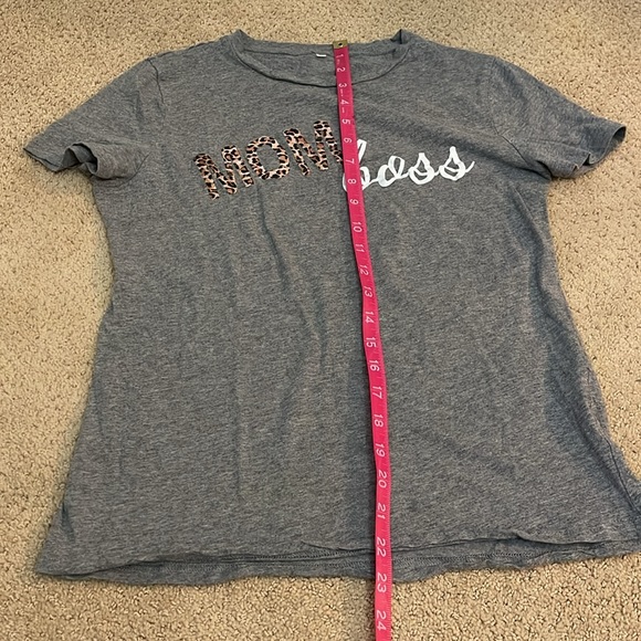 Mom Boss - gray t-shirt- large - Picture 6 of 7